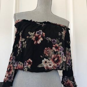 Cropped long sleeve over the shoulder flowershirt